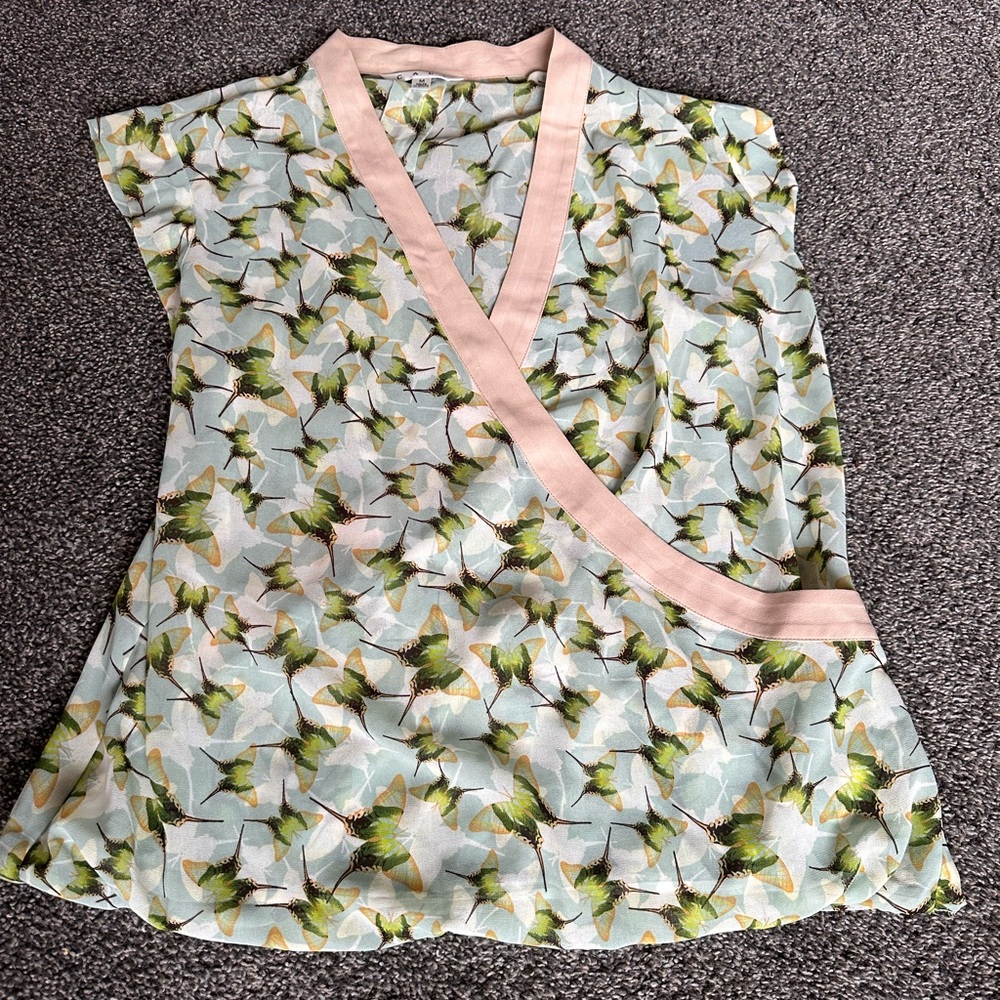 Cabi sleeveless shirt